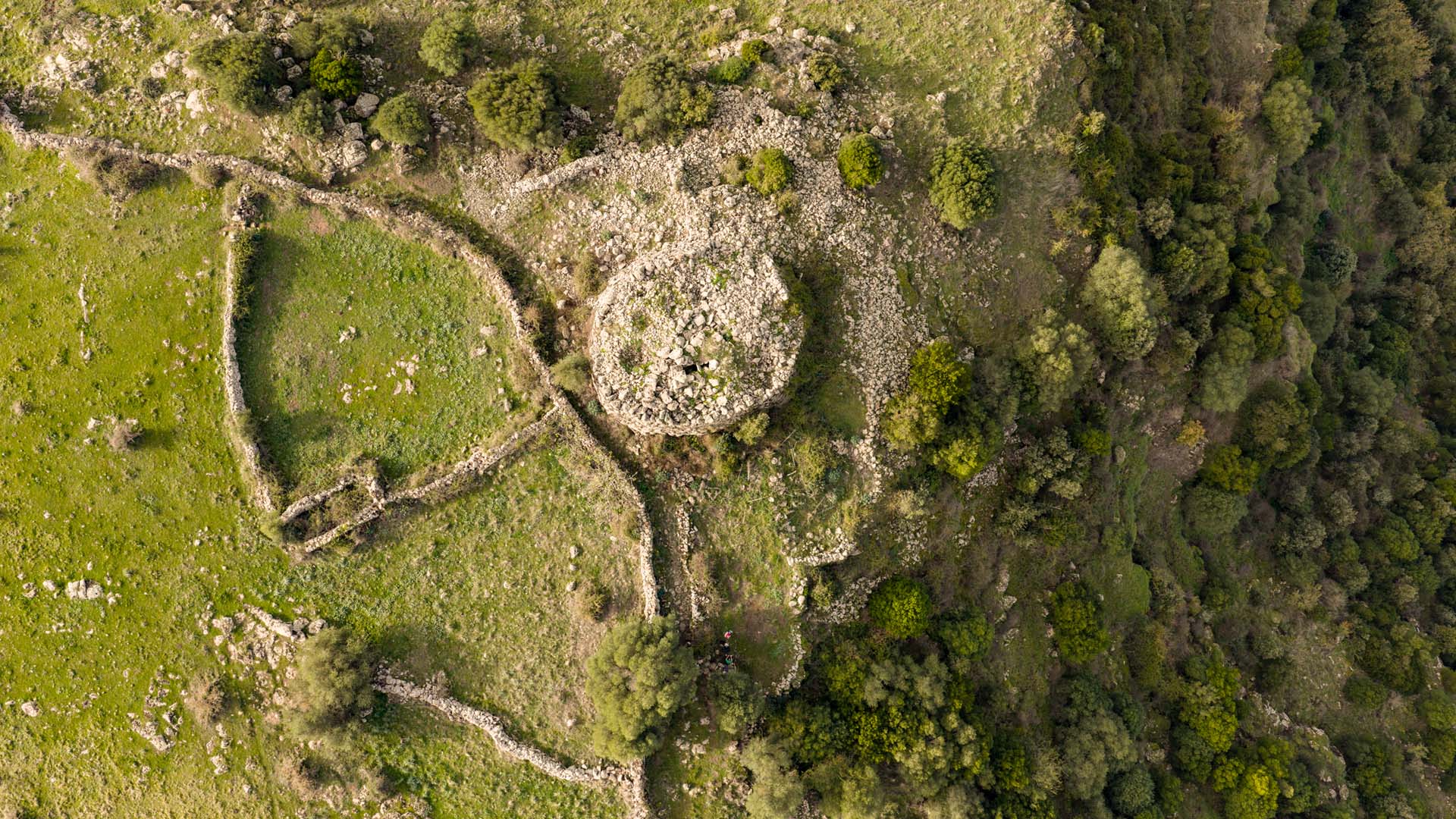 Nuraghe Is Cangialis